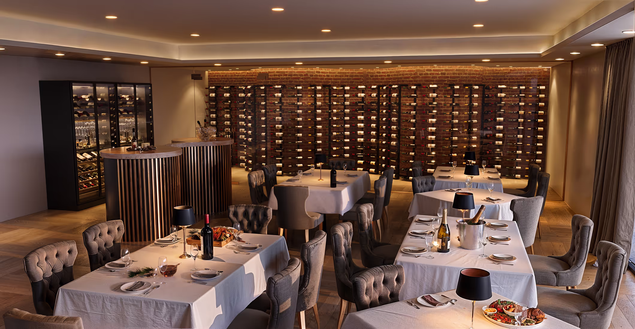 6739bb1ad03eccef6ce8592a 6739bb02e7df684287c36d8f Restaurant 20scene 20view 201